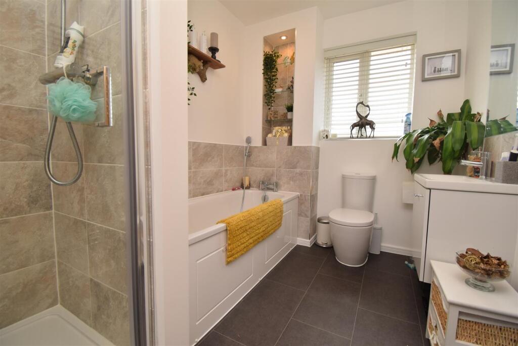 BATHROOM/W.C.
