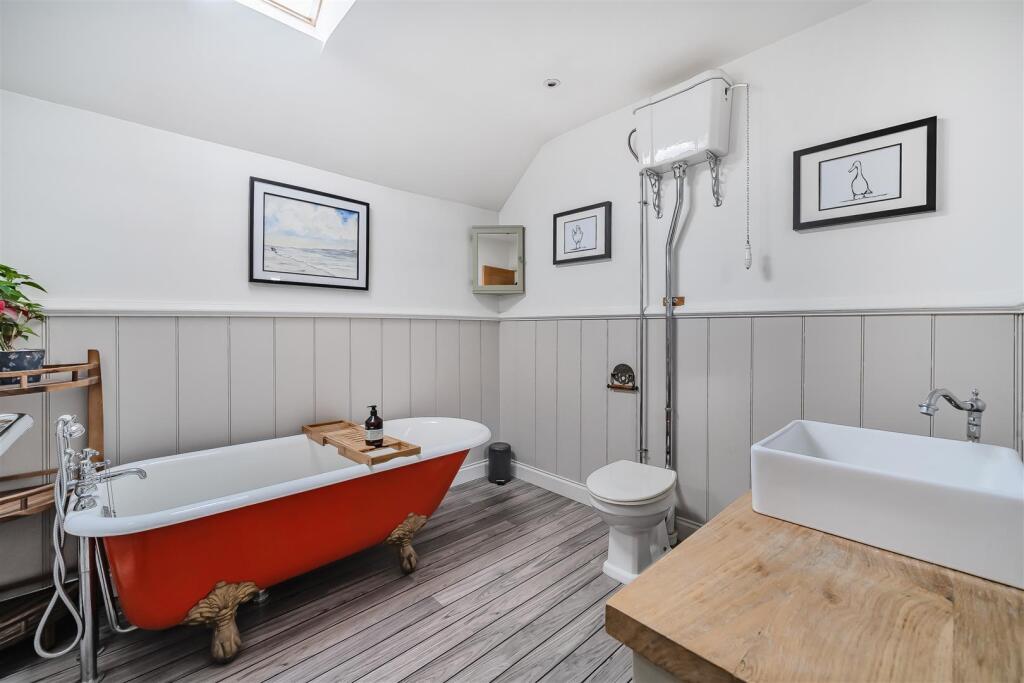 Main Family Bathroom.jpg