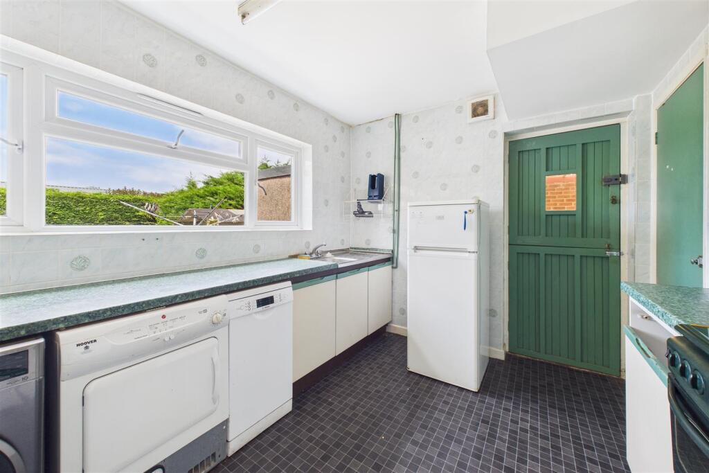 44 Hillcrest Road, Nailsea, North Somerset BS48 2J