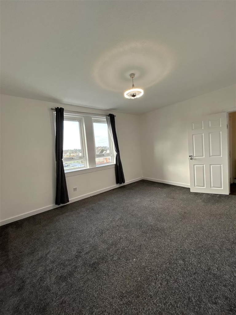 11 Lainshaw Avenue Bedroom2.png