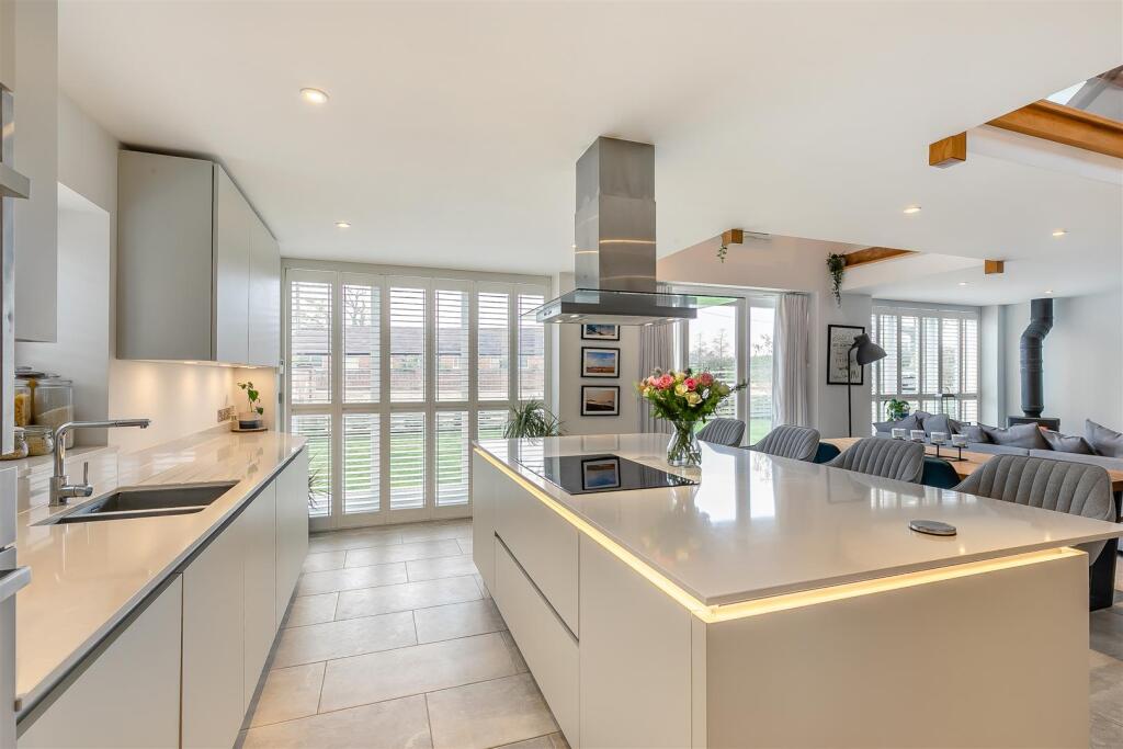 8639408-interior02.jpg