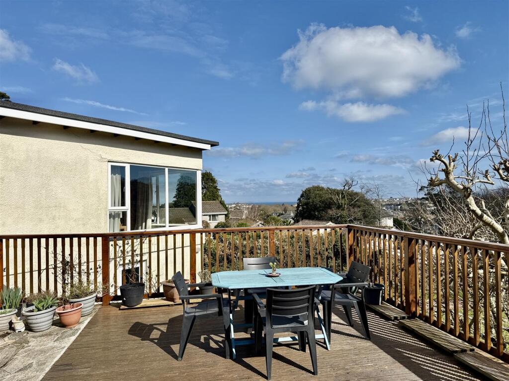 Deck Seating Area.JPG