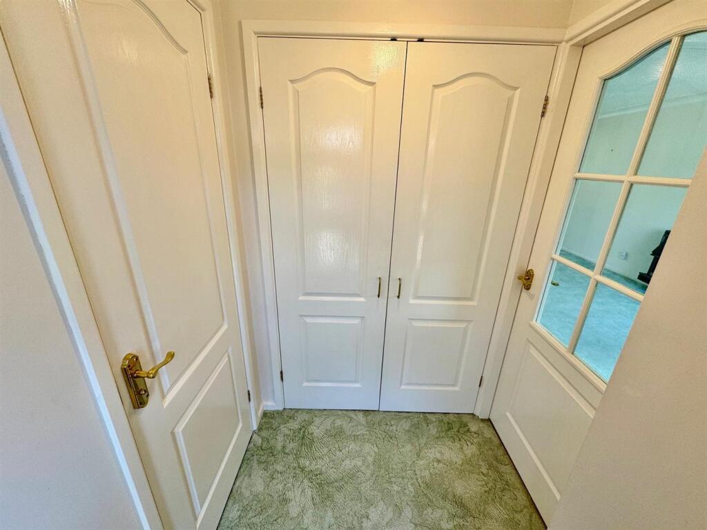 Entrance hall.jpg