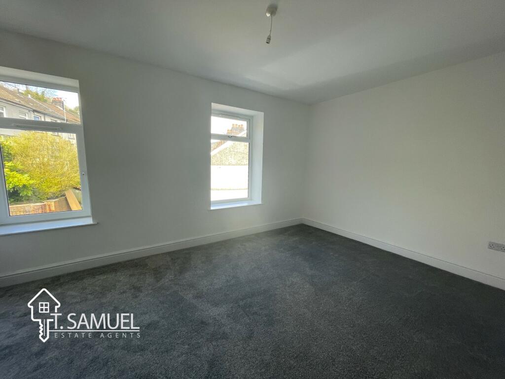 Bedroom 1a.JPG