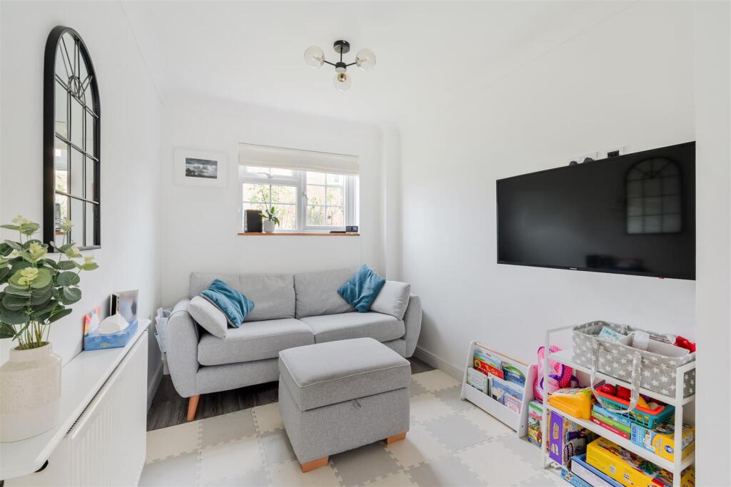 MIDDLE CLOSE (28).jpg