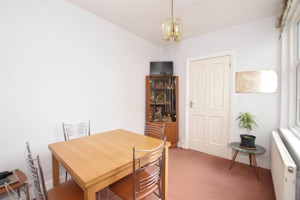 Dining room copy.jpg