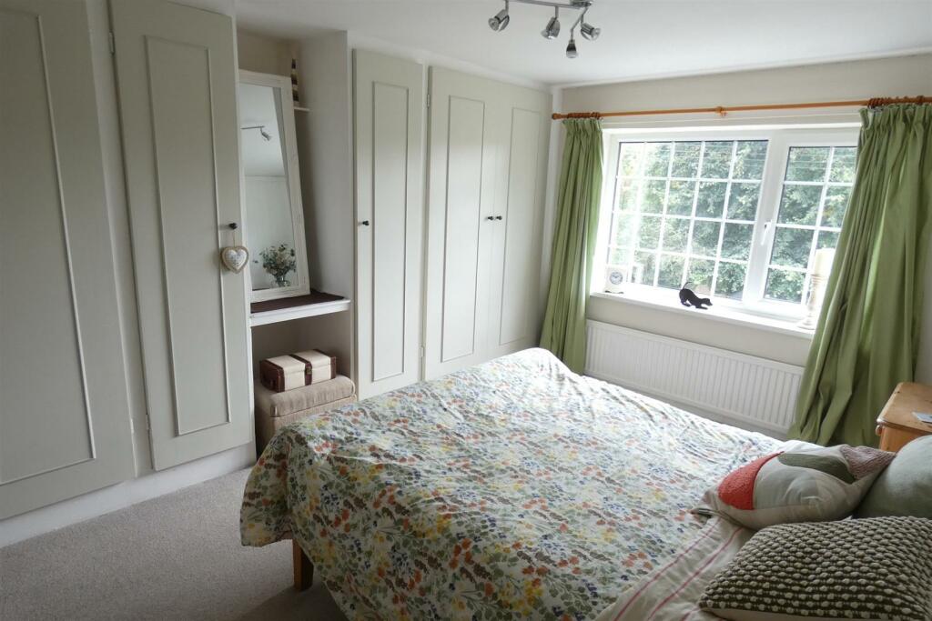 BEDROOM 2