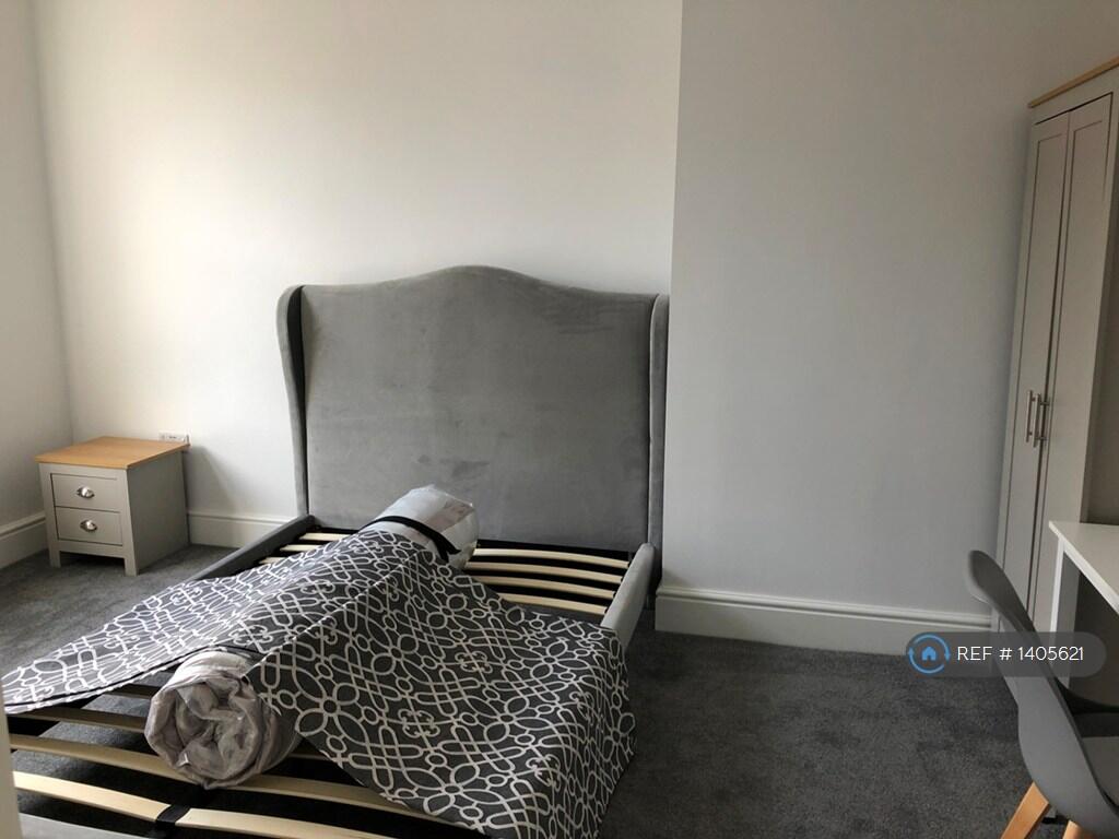 1st Floor Large Double Bedroom