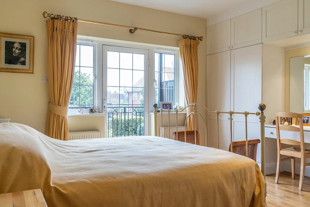 Master Bedroom with balcony &amp; En-Suite