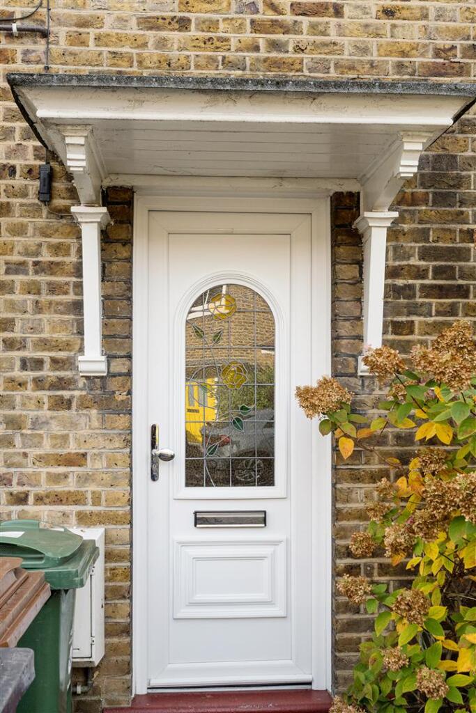 Lyne Crescent E17