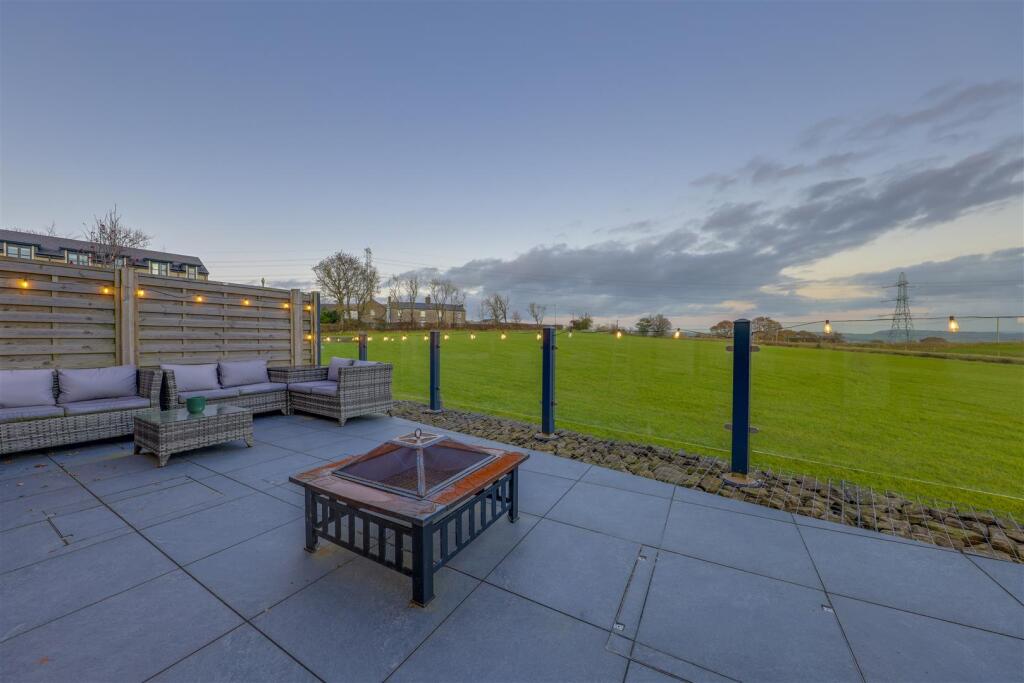 Patio by Night Alt 3