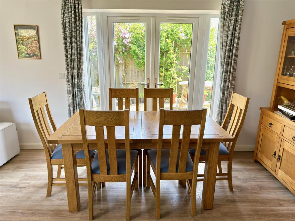 DINING AREA.jpg