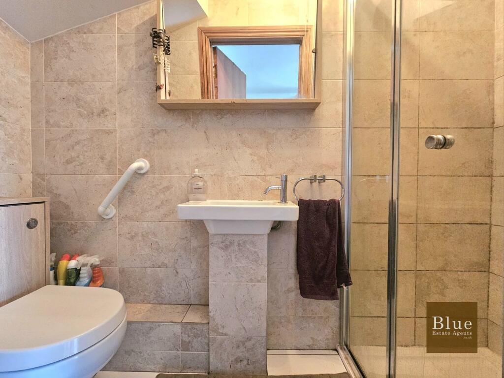 Downstairs Shower Suite 