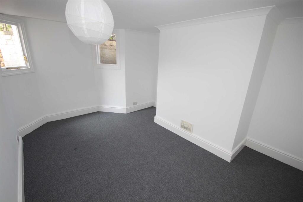 GF flat 113 Hills Road 4.jpg