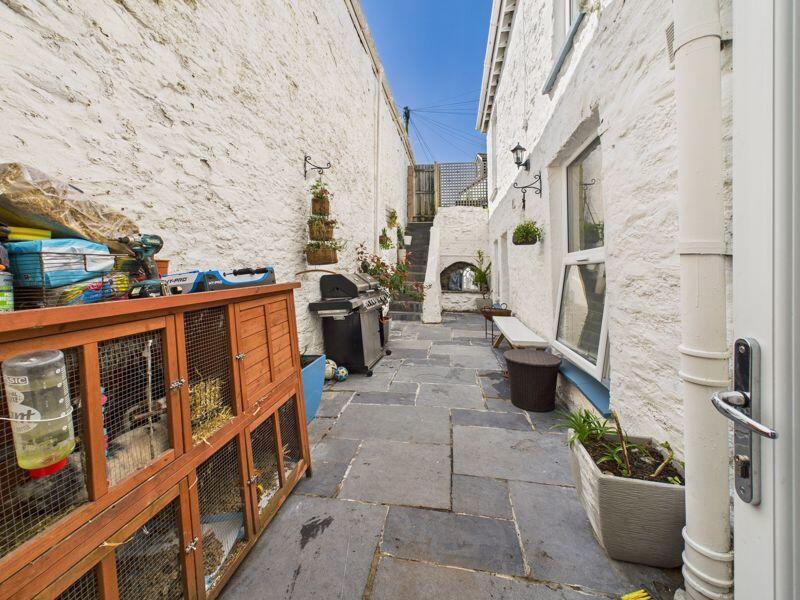 ground floor flat rear courtyard
