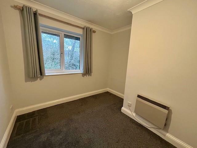 27 Waterside Court bedroom 2.jpg