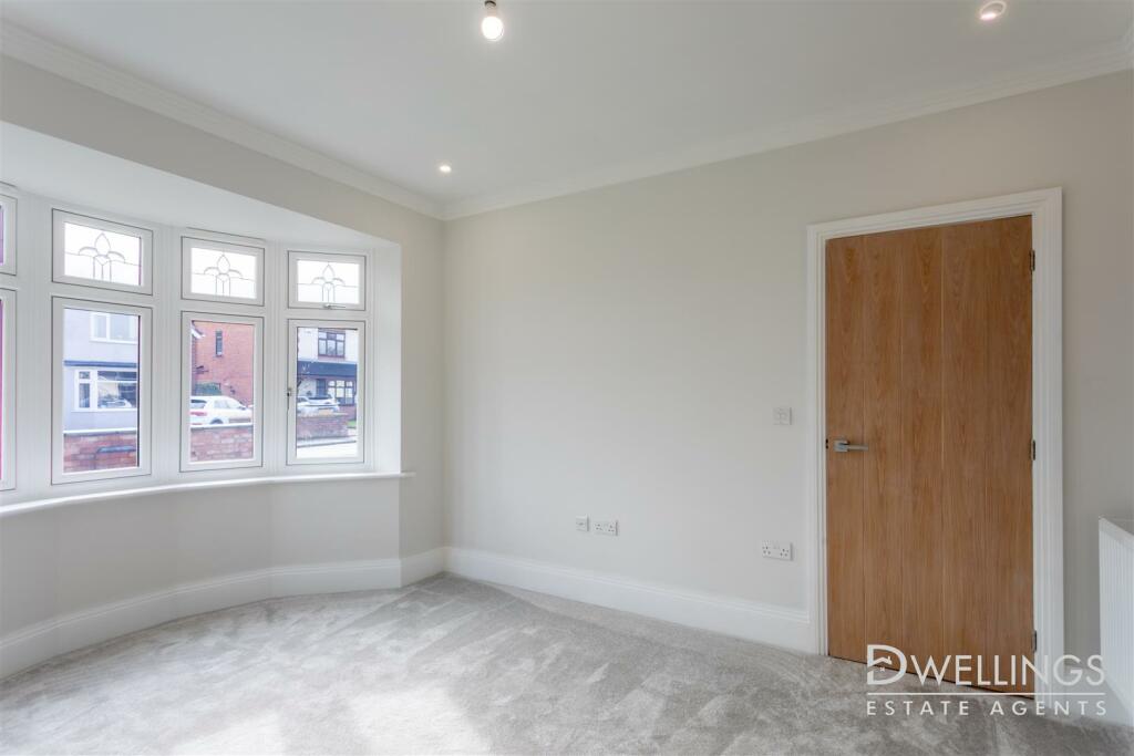 BEECH DRIVE - MASTER BEDROOM