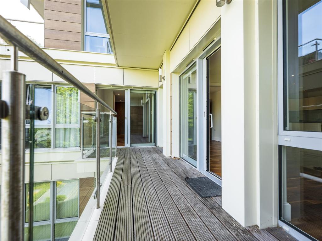 balcony2.jpg