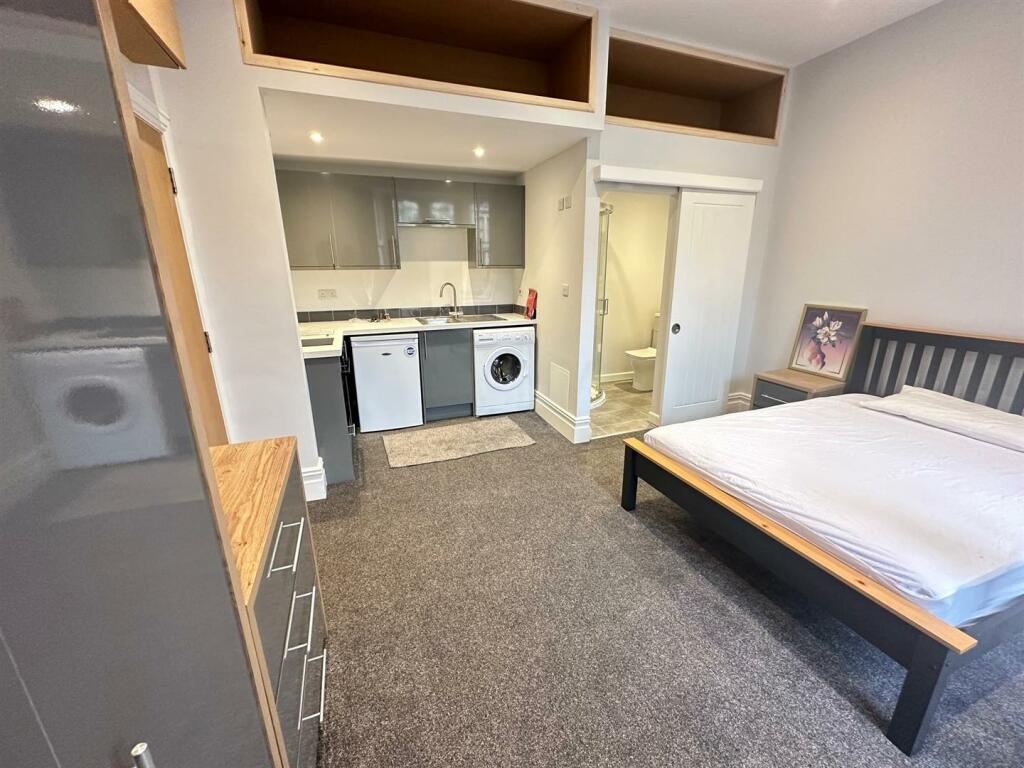 Kitchen 1.jpg