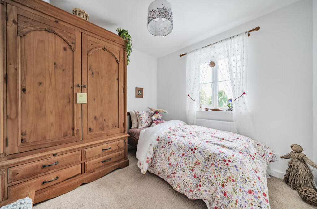 BEDROOM 2