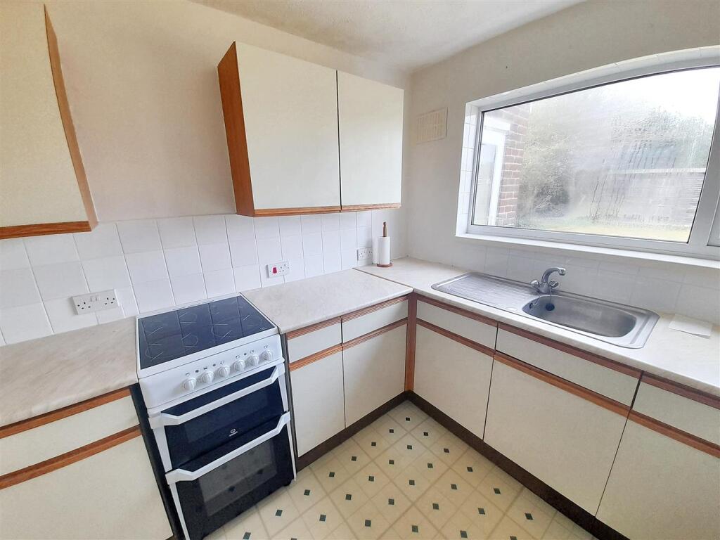 Kitchen 2 new.jpg