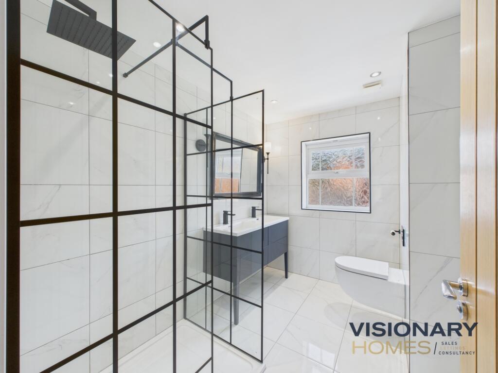 CAM03522G0-PR0217-STILL015