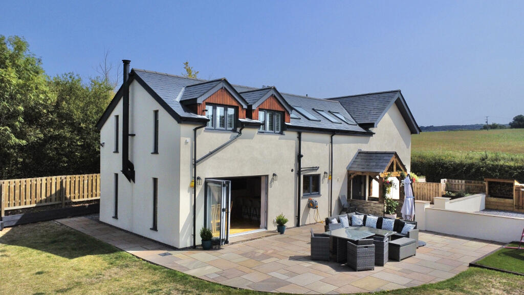 dji_fly_20250815_131000_328_1755263246094_photo_op