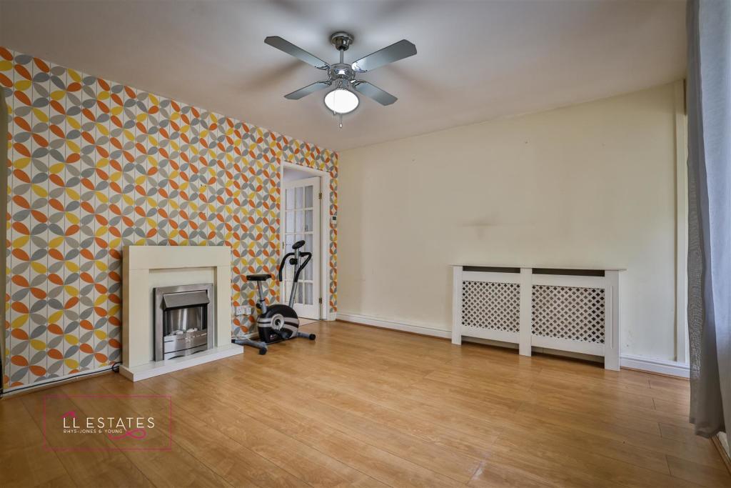 11 Mostyn road-5 lounge.jpg