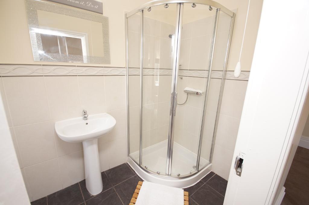 En Suite Shower Rm