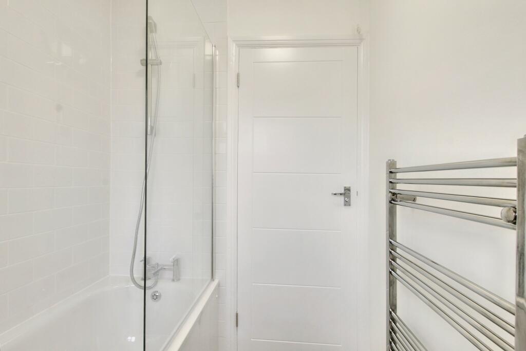 9.bathroom.jpg