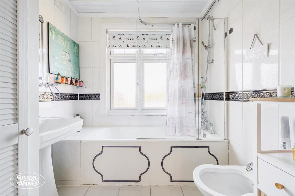 32 Croft bath.jpg