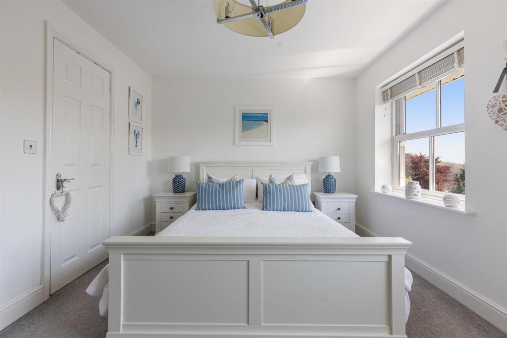 A25 - The Hamptons, Torquay - 250429.jpg