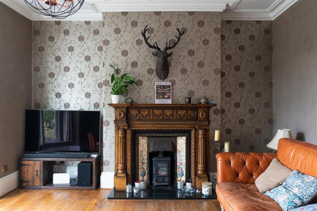 Living Room-8.jpg