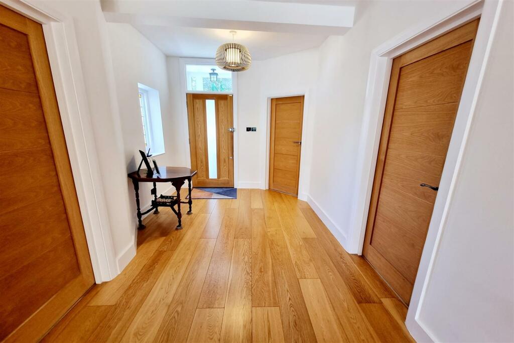 RECEPTION HALLWAY: PIC. 1