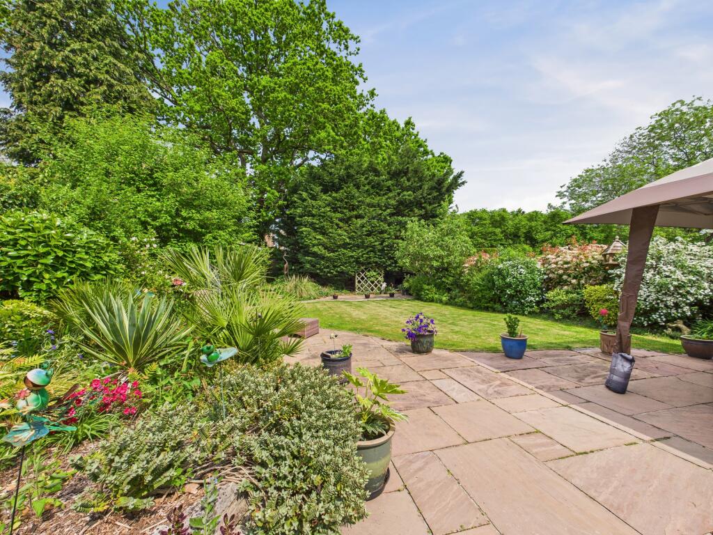 CAM01354G0-PR0500-STILL008