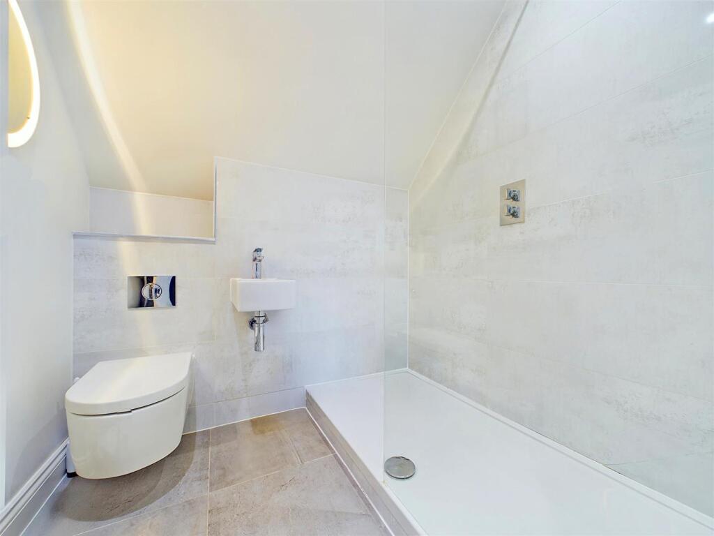 Shower Room.jpg