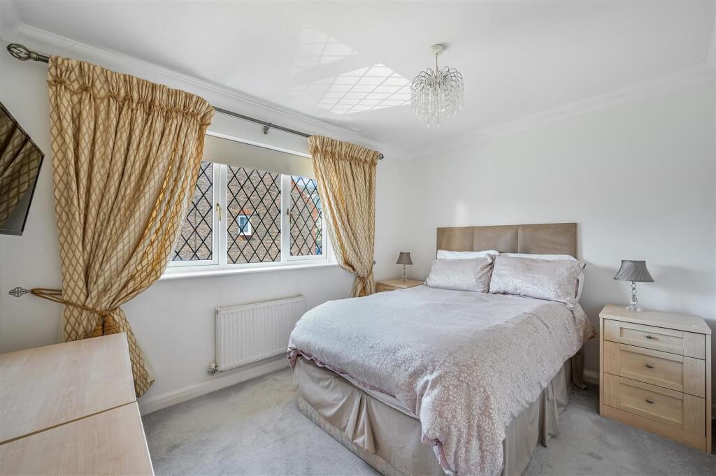 OSPREY CLOSE, 4-6.jpg