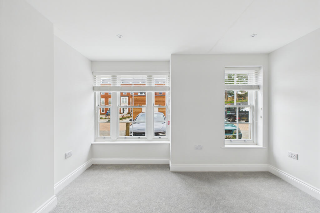 CAM05449G0-PR0004-STILL004