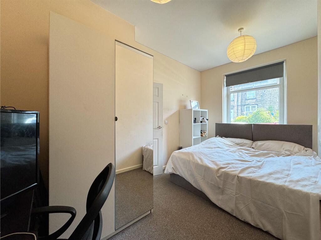 Living Room/Bedroom 4