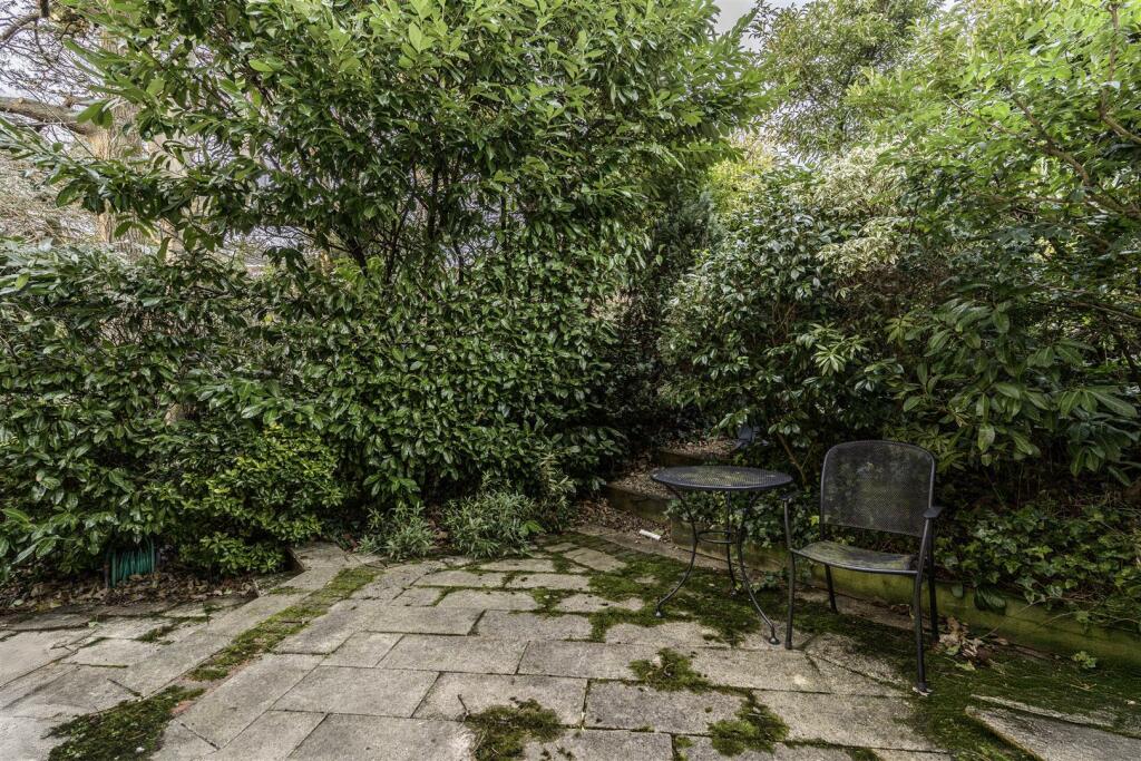 Davidson Frost-Wellings, DFW, Wellington House, Ay