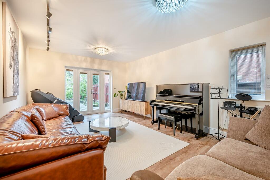 8624897-interior05.jpg