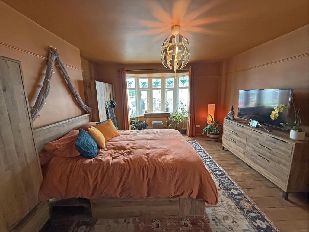 Cresthill Road 6 - Bedroom 1 Shot 1.jpg