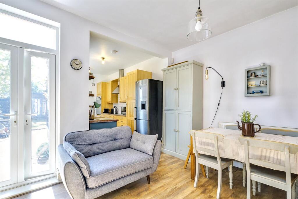 Dinning room 1_2.jpeg