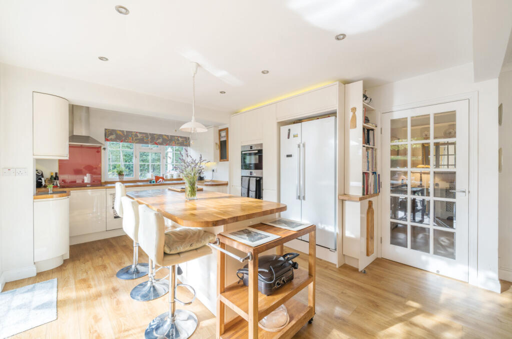 1319439-19-686829...