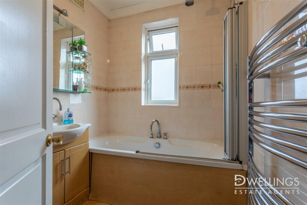 DWELEST- 49 Nevinson Avenue, DE23 1GU - 006.jpg