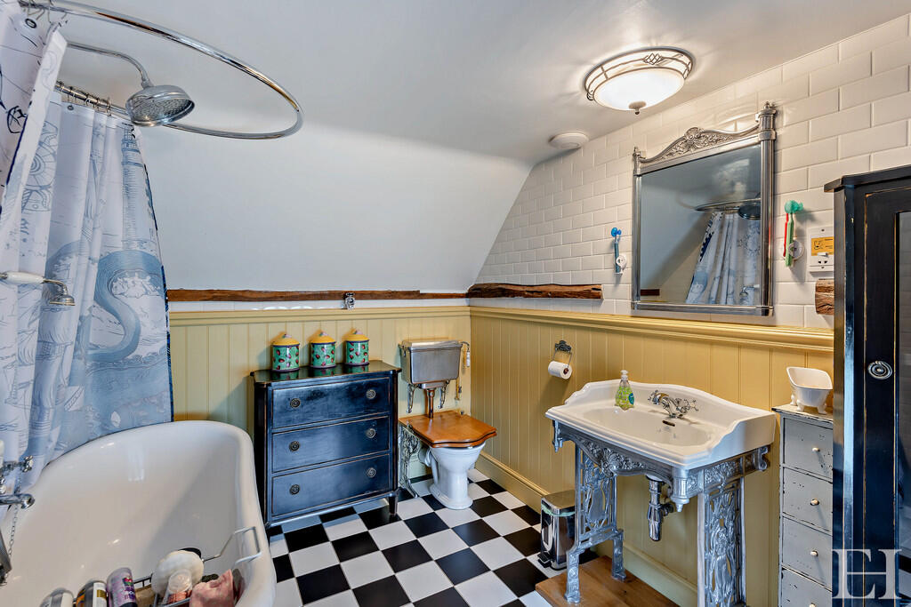 8640802-interiorW...