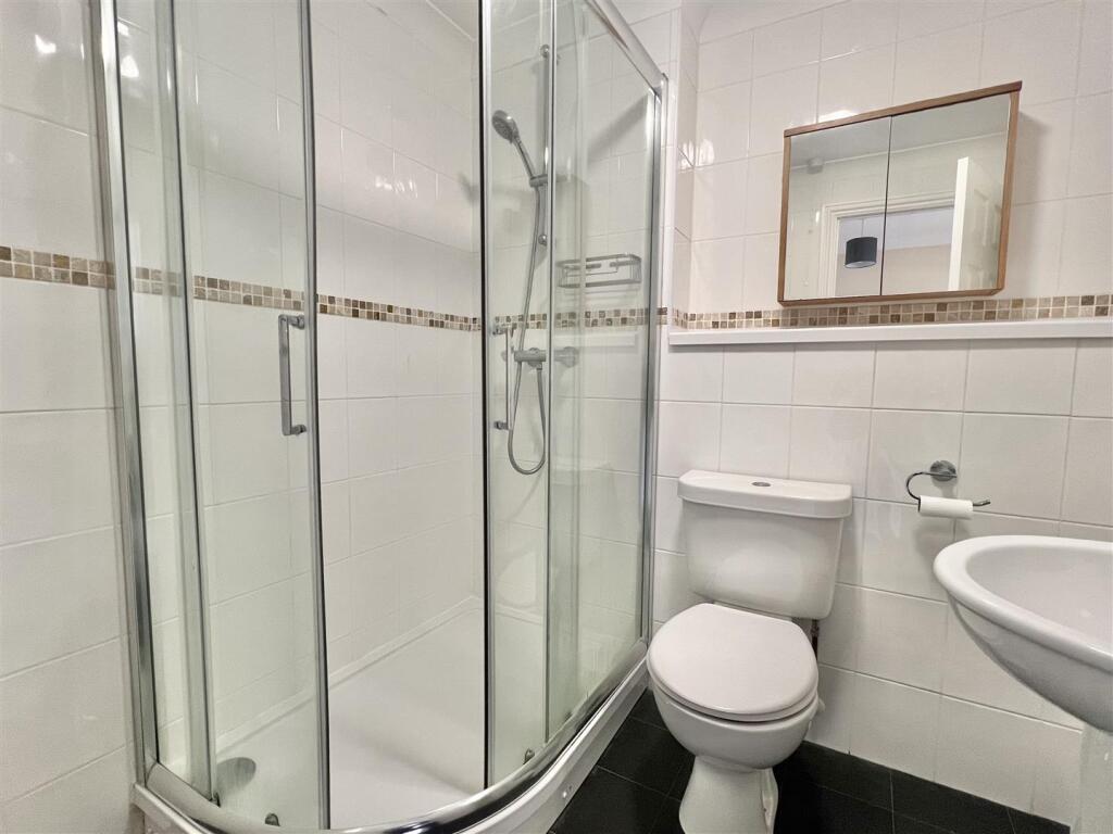Family Shower Room: