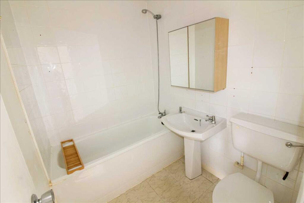 EN-SUITE BATHROOM