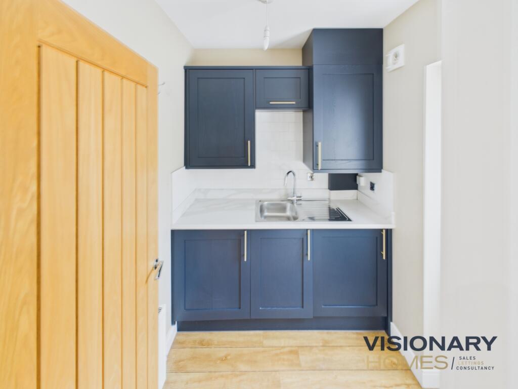 CAM03522G0-PR0216-STILL010