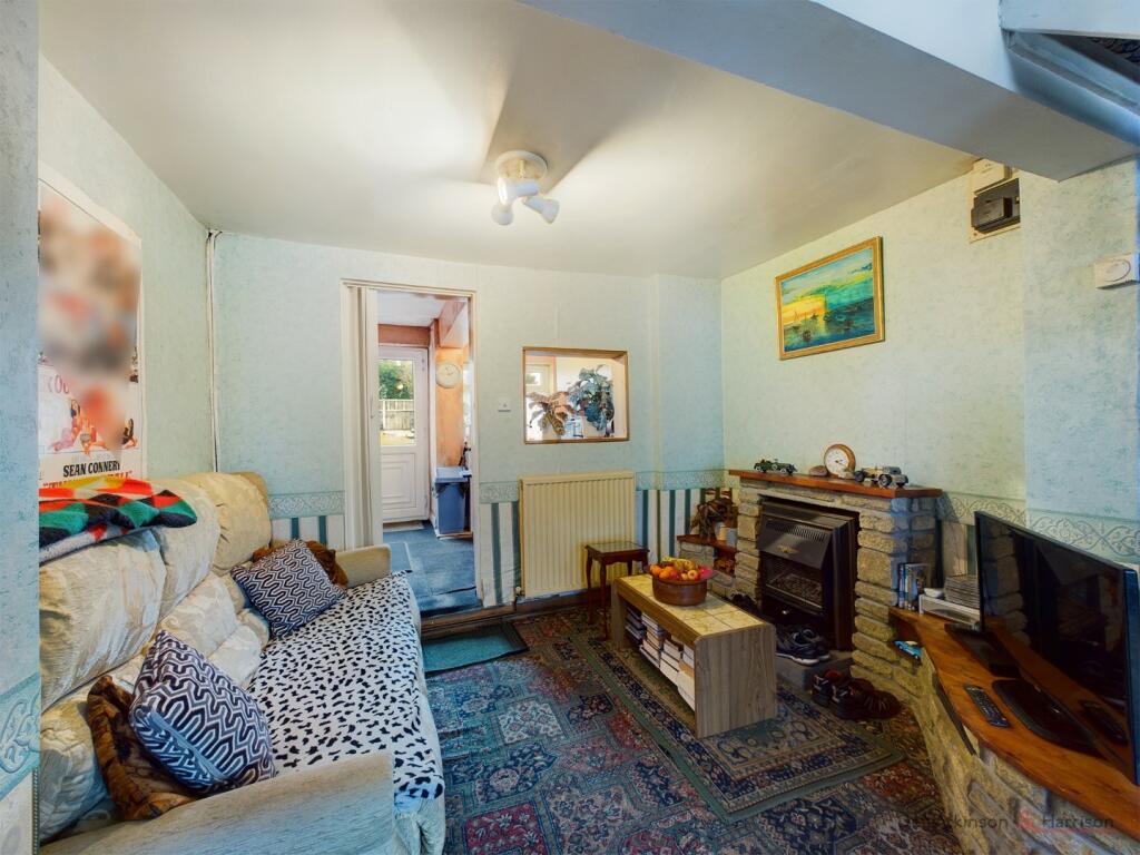 Lounge/Dining Area